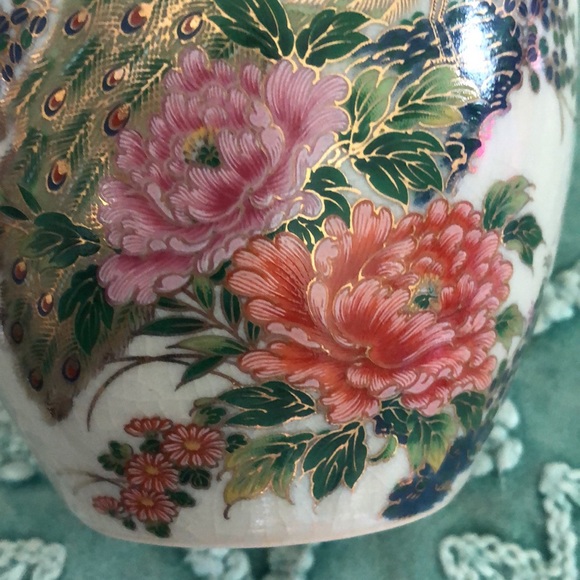 Small Beige & Metallic Gold Japanese Porcelain Ceramic Jar With Peacock Birds - Picture 3 of 15